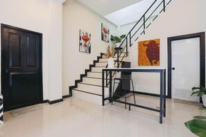 Apartamento, 4 quartos, sacada, vista para a cidade | Parte interna