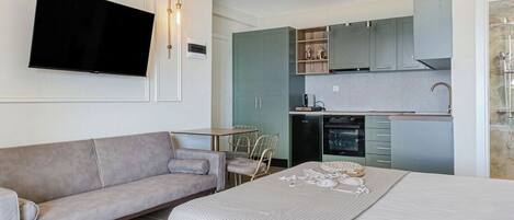 1 bedroom, iron/ironing board, travel cot, WiFi