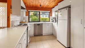 Fridge, microwave, oven, stovetop - At The Beach - 54 Elizabeth Crescent (Carrickalinga)