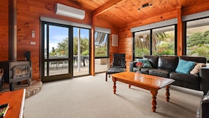 Smart TV, fireplace - At The Beach - 54 Elizabeth Crescent (Carrickalinga)