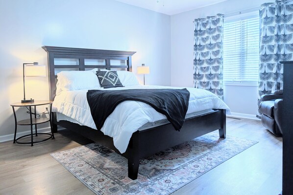 WiFi, bed sheets - Southern Comfort Townhome (Enterprise)