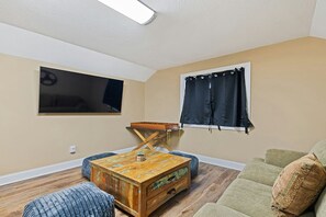 TV, lareira