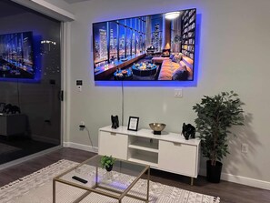 Interior - Prime DTLA Stay by Crypto Arena & Convention Center
FREE PARKING for January (Los Angeles)
