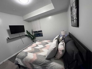 Free WiFi, bed sheets - Prime DTLA Stay - Steps to Crypto Arena & Convention Center (Los Angeles)