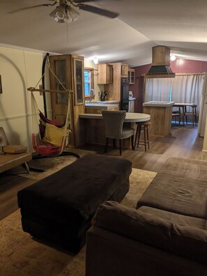 Living area - Cozy 2-bedroom lakeside home! (Malta)