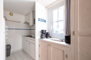 Réfrigérateur, micro-ondes, four, cafetière/bouilloire