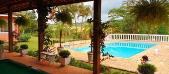 Country house with Wi-Fi in Piracaia - Leisure and relaxation amidst nature.