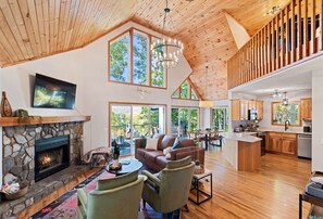 TV, fireplace - Sunset Ridge-Gorgeous! Breathtaking Views! Hot Tub (Waynesville)
