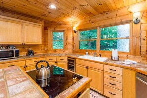 Fridge, microwave, oven, stovetop - Lionheart Cabin-Majestic Mountain Escape,Game Room (Maggie Valley)