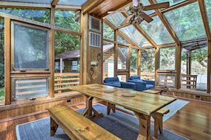 Dining - Sasha’s Hidden Creek Cabin-Magical Views, 12 Acres (Maggie Valley)