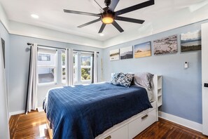 WiFi, bed sheets - 3BR with views of Oakland Hills and Hot Tub (Oakland)