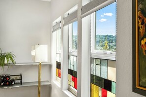 Interior - 3BR with views of Oakland Hills and Hot Tub (Oakland)
