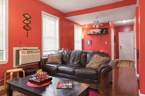 Living area - Charming Boston Condo (Boston)