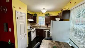 Private kitchen - Charming Boston Condo (Boston)