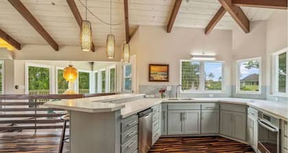 Custom star shaped 4bedroom 4bath home on 9th hole with mountain-waterfall views