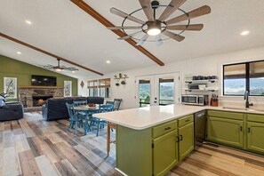 Interior - The Highview-Stylish Charm, View! Amazing Location (Maggie Valley)