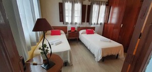 7 habitaciones, tabla de planchar con plancha y wifi gratis 