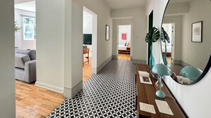 Apt 102 | 起居區