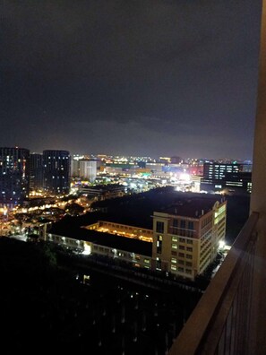 Property grounds - Len's Den2 1BR Condo Mall of Asia, Pasay Manila (Pasay)