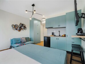 1 bedroom, iron/ironing board, travel cot, WiFi - Blue Mare Suite By IdealStay Experience (Gazi)