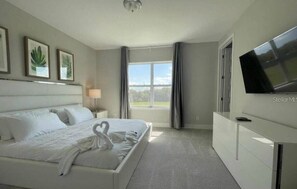 Tabla de planchar con plancha, wifi y ropa de cama 