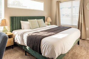 Iron/ironing board, WiFi, bed sheets - 1st Floor - Pool, Gym, Dog Park, Parking near DTA (Cedar Park)