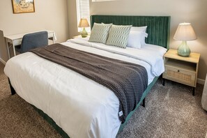 Silitysrauta/-lauta, Wi-Fi, vuodevaatteet