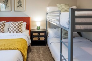 Room - 1st Floor - Pool, Gym, Dog Park, Parking near DTA (Cedar Park)