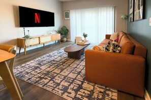 Living area - 1st Floor - Pool, Gym, Dog Park, Parking near DTA (Cedar Park)