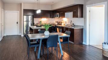 Microonde, forno, piano cottura, lavastoviglie