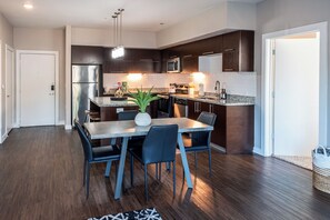 Microwave, oven, stovetop, dishwasher - 1st Floor - Pool, Gym, Dog Park, Parking near DTA (Cedar Park)