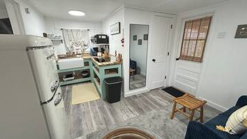 Cabin, 1 King Bed with Sofa bed, Non Smoking, Bay View | Interior