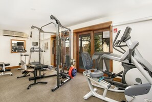 Fitness facility - Beautiful 4 Bedroom Condo with pool and hot tub access. 150 yards to Gondola (Vail)