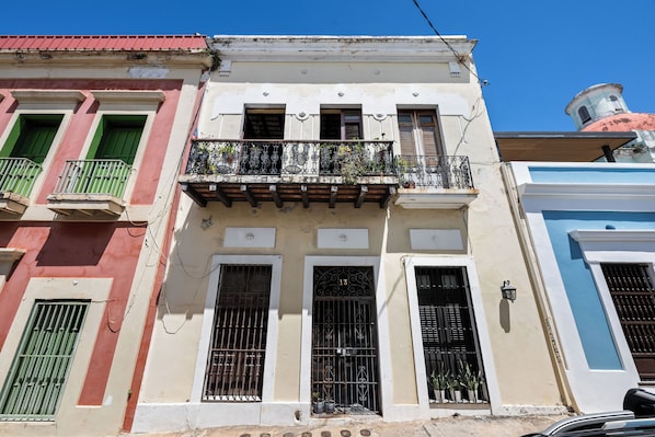 Fachada de la propiedad