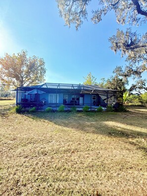 Exterior - 4BR/3BA Family & Pet-Friendly Oasis Near Downtown (Lakeland)