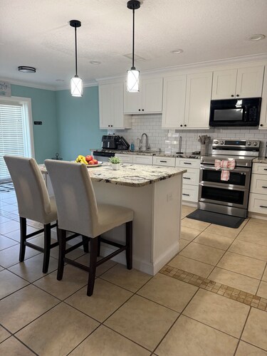 4BR/3BA Family & Pet-Friendly Oasis Near Downtown