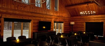 Wedding weekend and your next event place. 3-bedroom cabin on acreage in Elkhorn