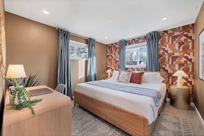 5 Schlafzimmer, Schreibtisch, Bügeleisen/Bügelbrett, Reisekinderbett