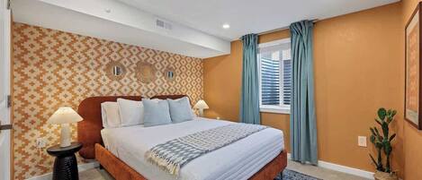 5 habitaciones, tabla de planchar con plancha y cuna de viaje