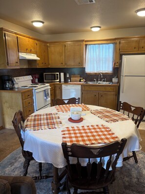 Fridge, microwave, oven, stovetop - Nana's house (Caddo)