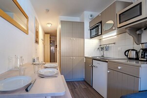 Standard Apartment, Mountain View | In-room dining