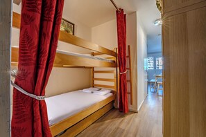 Standard-Apartment, Bergblick | Laptopgeeigneter Arbeitsplatz, kostenloses WLAN