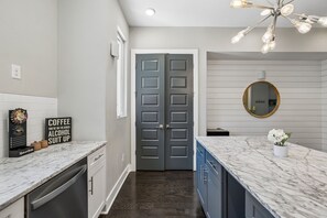 Interior - Premium house for large groups with sky deck view! (Nashville)