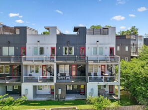 Exterior - Premium house for large groups with sky deck view! (Nashville)