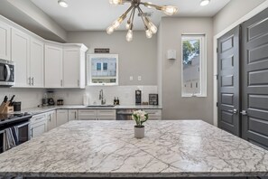 Fridge, microwave, oven, stovetop - Premium house for large groups with sky deck view! (Nashville)