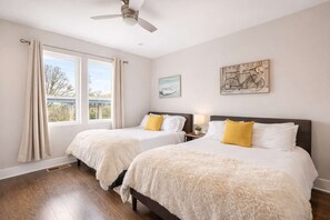 Iron/ironing board, WiFi, bed sheets - Premium house for large groups with sky deck view! (Nashville)