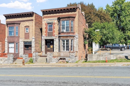 Spacious Home in Troy