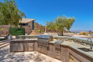 Terrace/patio - Camelback Valley / Mountain Views, Pool & Hot Tub (Paradise Valley)
