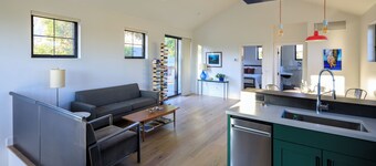 Modern Carriage House in Colorado's wine country