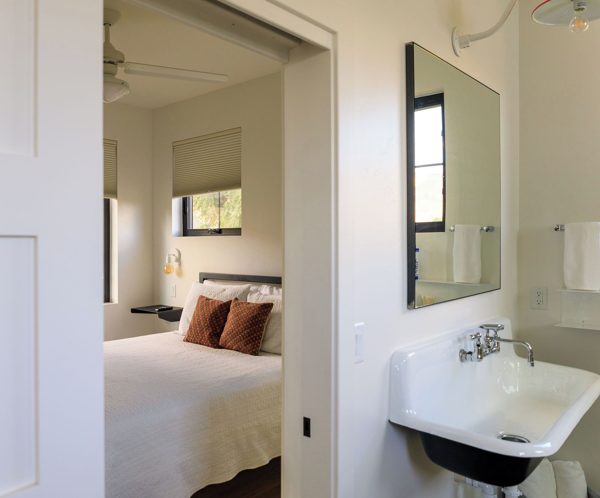 Ferros/tábuas de passar roupa, Wi-Fi, roupa de cama